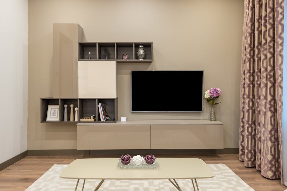 Een modern grijs tv-meubel in een stijlvolle woonkamer met een tijdloze uitstraling.